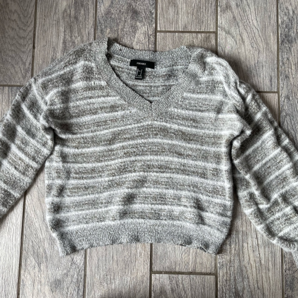 Forever 21 sweater size Small